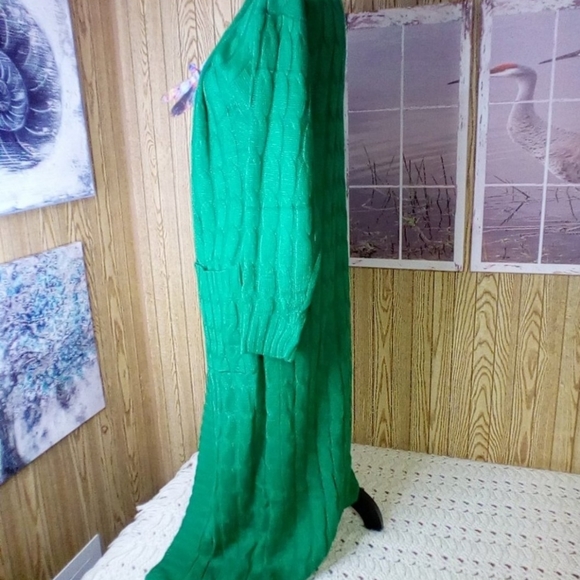 Cozy Solid-Color Casual Cardigan with Wide Lapel - Picture 3 of 7